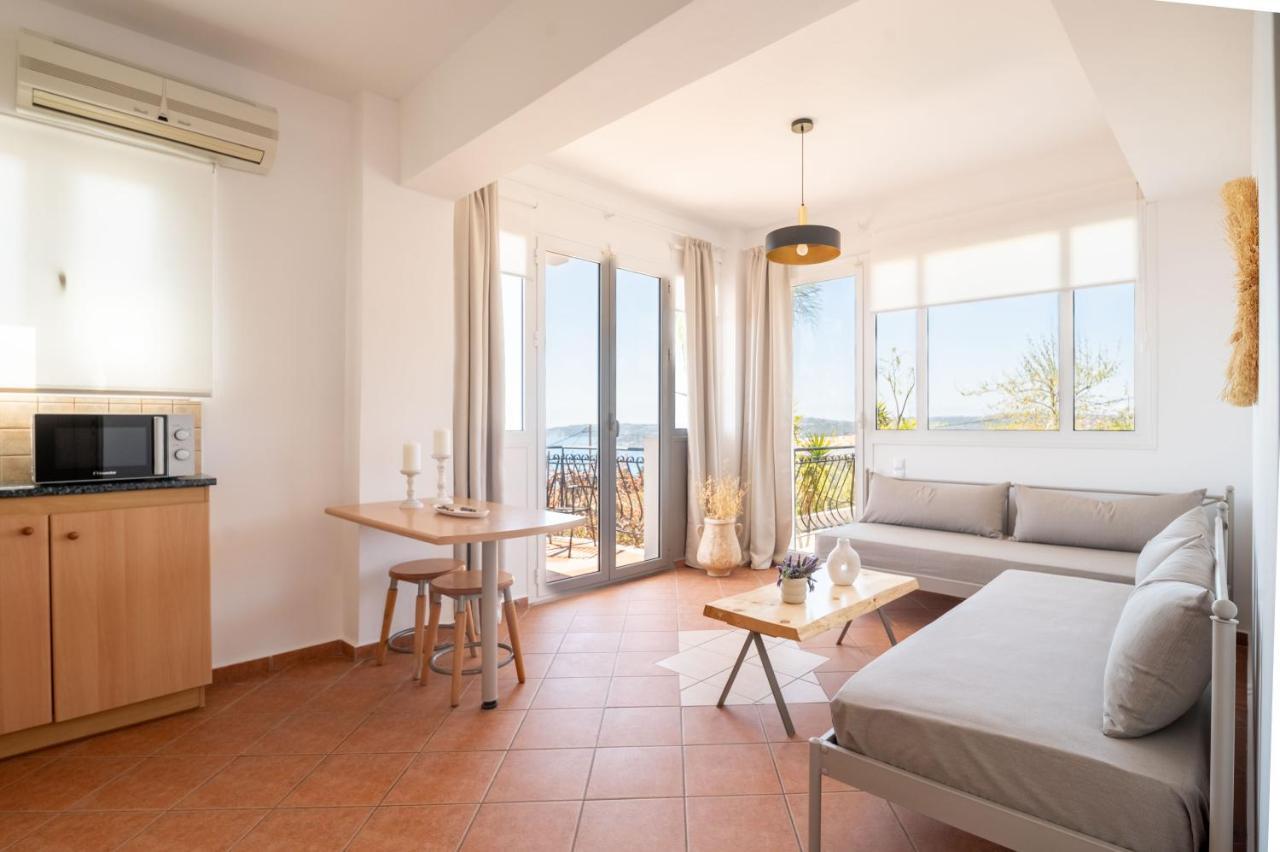 Christoforos Apartments Lourdata  Eksteriør bilde