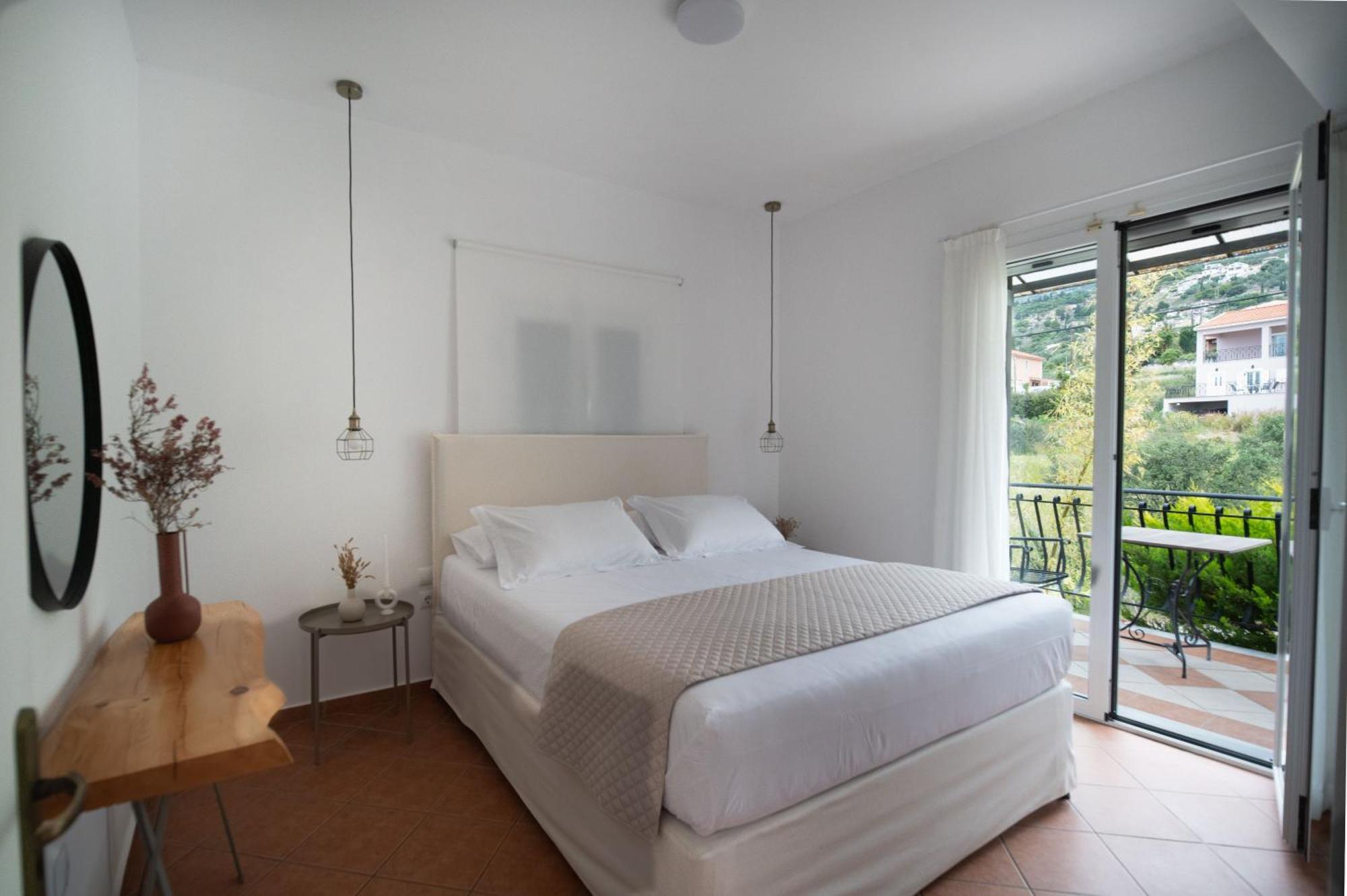 Christoforos Apartments Lourdata  Eksteriør bilde